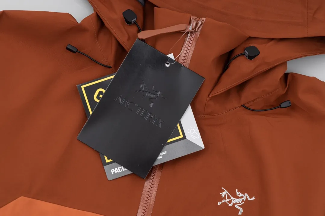 Arc'teryx Gore-tex ， ， ， 。 bluesign@ N 3LGORE-TEX ， Wear-Resistant， 、 Breathable， ， 20000 Breathable 10000 E 3D ， 3D ， ， ， Authentic YKK ， ， ， ， ， Factory ， ， ， 。 ， ， ，Lightweight ， Series ， Quality ！！
